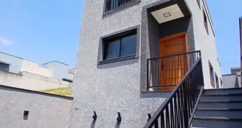 Casa em Condomínio com 3 dorms  2 vagas de garagem 126m²
