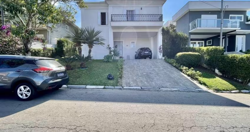 Casa em condomínio - Linda e integrada, 4 suítes e piscina!