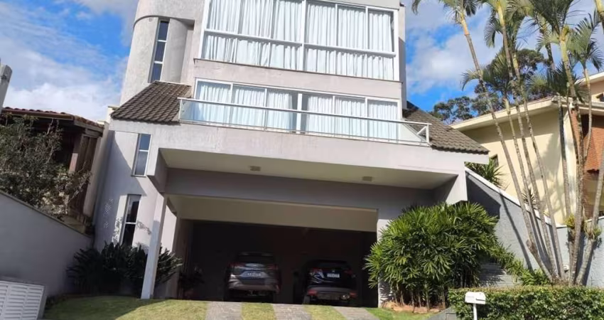Casa em condomínio - 3 pavimentos, elevador, gourmet, piscina!