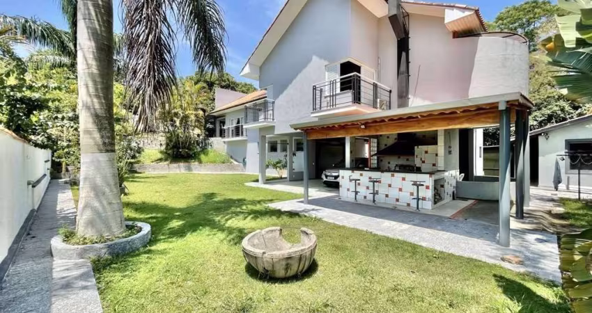 Casa de condomínio 4 Quartos, 6 Banheiros e 10 vaga.