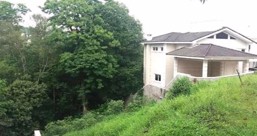 Terreno à venda em Carapicuíba