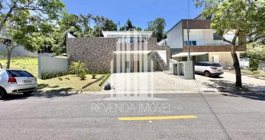 Casa térrea de alto padrão na Granja Viana, Cotia - SP: 3 suítes, elevador, 4 vagas, 321m² - Moderna e integrada, projeto de Camila Gibin!
