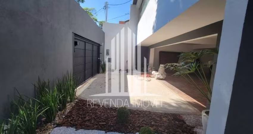 Casa Térrea Moderna à Venda - 3 Suítes, 6 Vagas no Bairro Nova Petrópolis, SBC - Oportunidade Única!