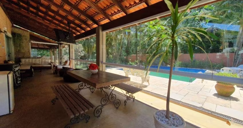 Casa em condomínio na Granja Viana