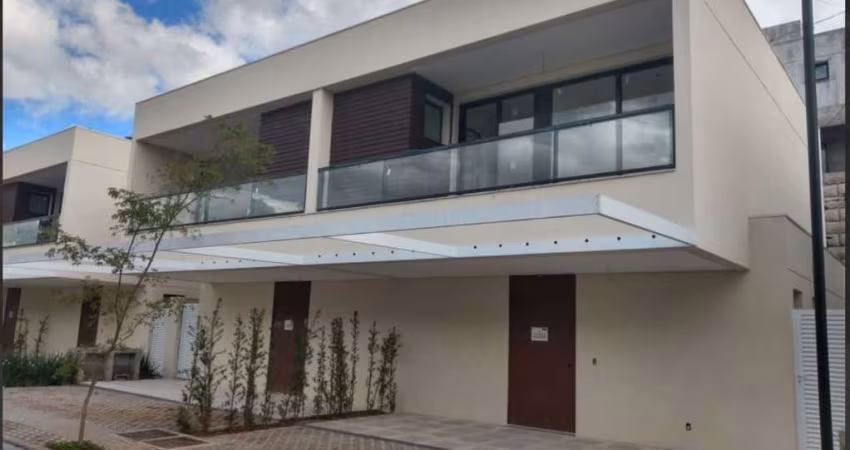 Casa com 3 suítes, 4 banheiros e 2 vagas com 152m² Alphaville - Alpha House