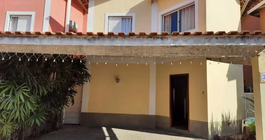 Casa em Cotia com 4 quartos e 2 vagas de garagem
