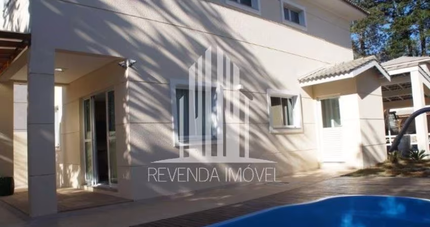 Casa de luxo em condomínio à venda em Cotia-SP, bairro Jardim da Glória: 3 quartos, 3 suítes, 2 salas, 4 banheiros, 2 vagas, 201,38m².