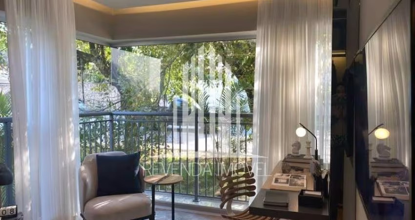 Residência de Luxo de 3 Suítes em Condomínio na Chácara Santo Antonio, São Paulo-SP - 136m² - 2 Vagas.