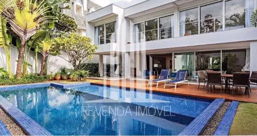 Casa Alto Padrão no Jardim Guedala de 5 Quartos com 6 Vagas - 641m² à Venda.