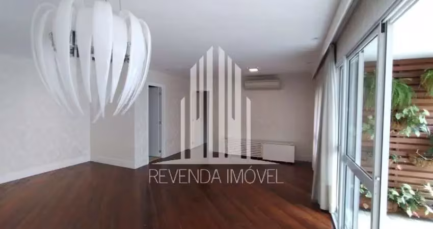 Venha morar no apartamento dos seus sonhos!   localizado em um dos bairros mais charmosos da cidade, este incrível apartamento de 3 quartos, 3 suítes,