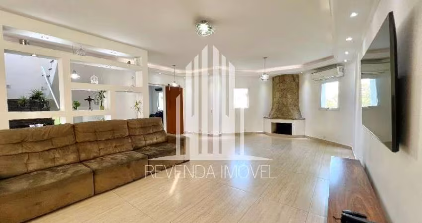 Imperdível! Casa à venda em Alphaville, Santana de Parnaíba-SP: 4 quartos, 3 suítes, 2 salas, 3 banheiros, 4 vagas, 308m².
