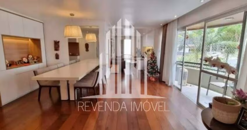 Oportunidade Única: Apartamento no Condomínio Park Prince de 4 quartos com 3 suítes na Aclimação, São Paulo! 138m², 5 banheiros e 2 vagas de garagem.