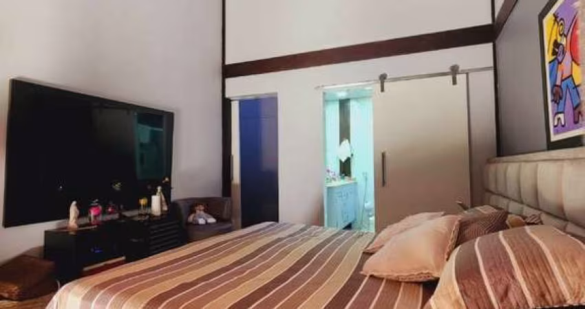 Casa localizada em Condominio Fechado - Granja Viana
