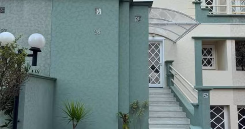 Sobrado á Venda em condomínio fechado 260m², 3 suítes, 6 vagas-Jardim São Caetano