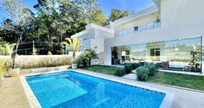 Casa em condomínio - Moderna e impecável, 3 sts, gourmet e vista!