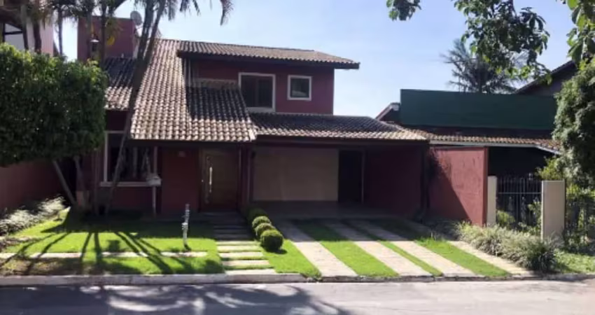 Casa em condomínio - 4 suítes, lareira, salão festas, gourmet, piscina!