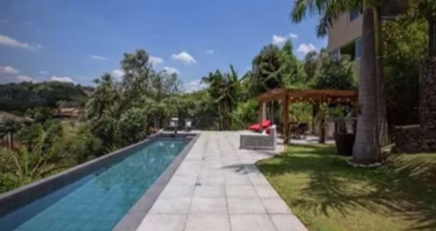 Casa à Venda Vila Velha | 5 Dormitórios, 4 Suítes, Piscina | Alto Padrão - Santana de Parnaíba