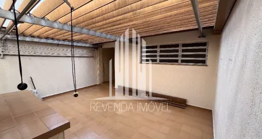 Localização privilegiada! sobrado para locação - 2 dorm, 2 vagas, edicula e quintal c/140m² no brooklin!  venha morar em um incrível imóvel com 2 quar