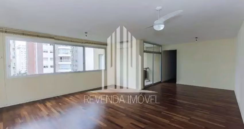 Lindo apartamento para locação no itaim bibi - com 3 dorm, sendo 1 suíte, 2 vagas em 160m².   tudo neste apartamento impressiona: os ambientes amplos,