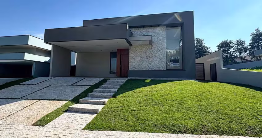 Casa a venda localizada no Condomínio Portal dos Bandeirantes II em Porto Feliz