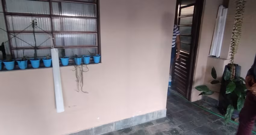 otima casa de 2 dormitorios no jardim das industrias.