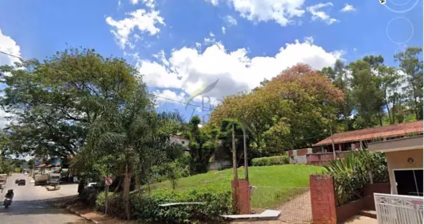 Terreno à venda com 2.176,00m2, com ótima topografia, perto do centro de piracaia, com edificação d