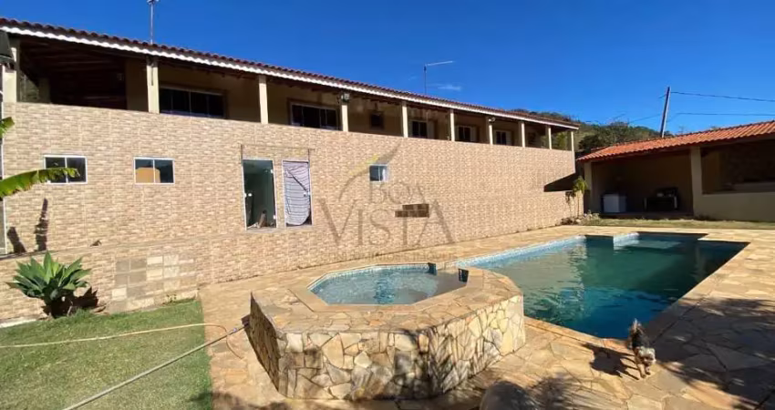 Sítio à venda  com área gourmet, 5 quartos, 1 suite, 25000m², bairro barrocão, joanópolis - sp.