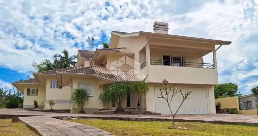 Casa de alto padrão, com amplo terreno no bairro rui barbosa