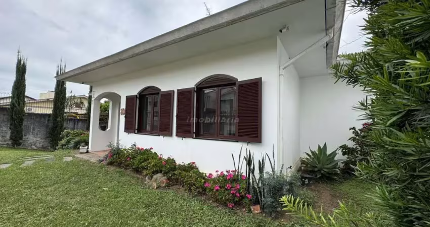 Casa atemporal, tradicional, localizada no bairro mais valorizado da cidade! - progresso