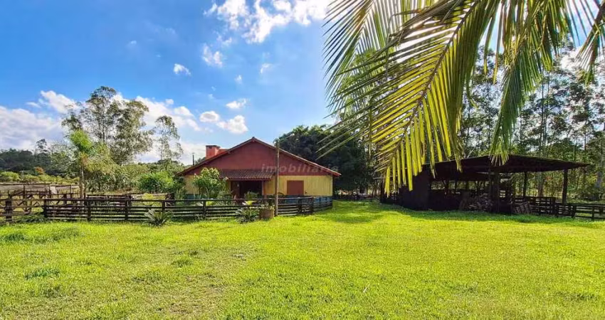 Sitio à venda em campo do meio com churrasqueira, piscina e salão de festas