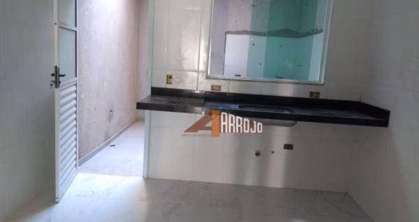 Sobrado com 3 suítes e 2 vagas, Vila Frugoli - R$620 mil.