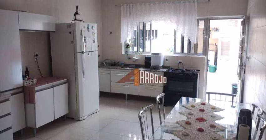 Sobrado 3 Dormitórios Amplos e 2 garagens - Jd. Popular - R$700.000,00