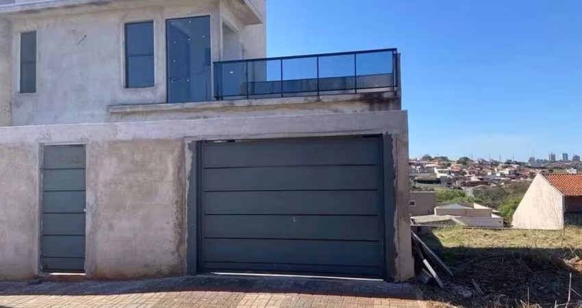 Casa de 3 Quartos, 3 Suítes, 2 Vagas, Portal de Versalhes 1, Londrina - PR