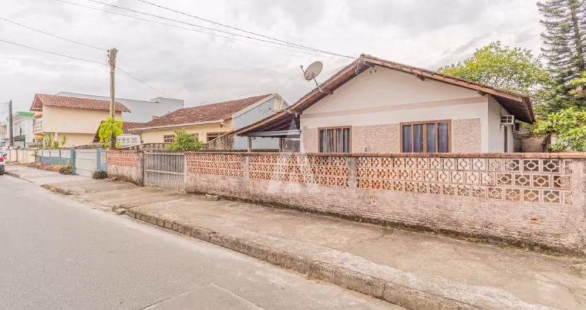 Casa com 3 quartos à venda na Rua Frontin, --, Jardim Iririú, Joinville