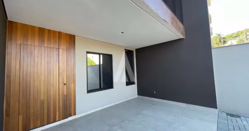 Casa com 3 quartos à venda na Rua Guerra Junqueira, --, Saguaçu, Joinville