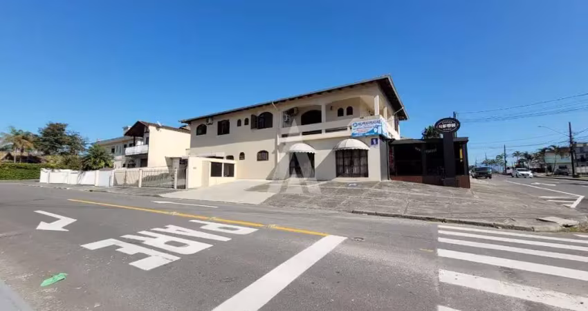 Casa com 4 quartos à venda na Antônio Ramos Alvin, --, Floresta, Joinville