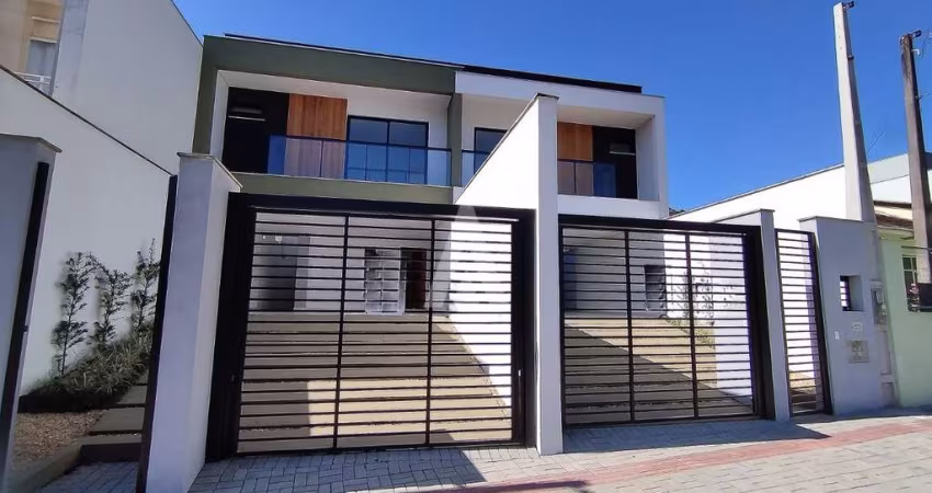 Casa com 3 quartos à venda na Rua Lindóia, --, Glória, Joinville
