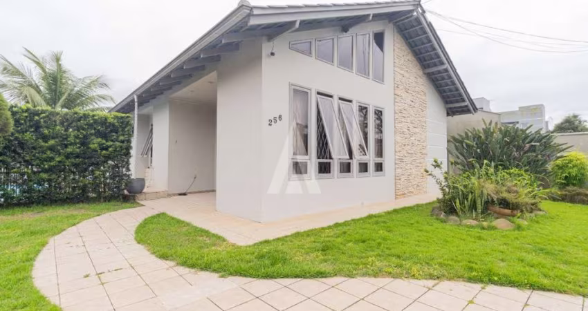 Casa com 3 quartos à venda na Rua Carlos Stiel, --, Glória, Joinville