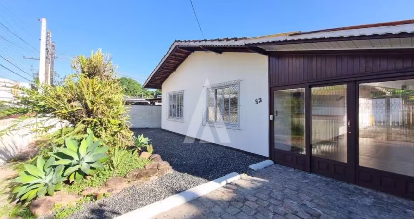 Casa com 3 quartos à venda na Rua Capinzal, --, América, Joinville