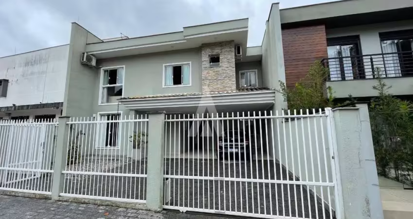 Casa com 4 quartos à venda na Rua Alfredo Dietrich, --, América, Joinville