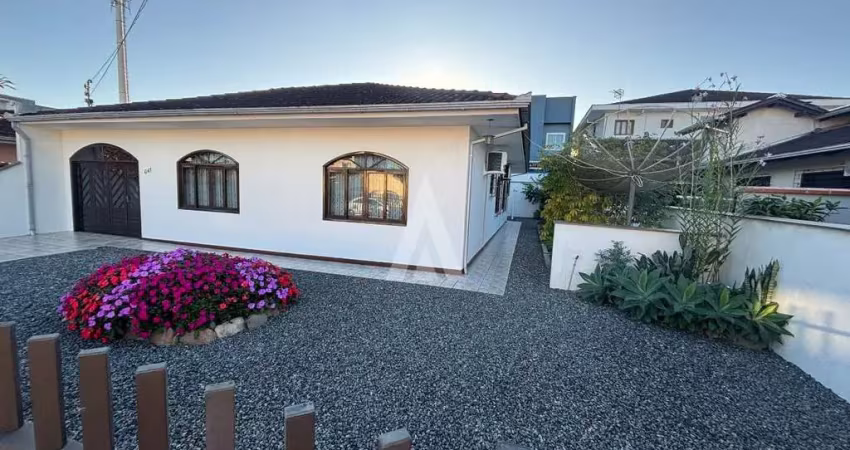 Casa com 3 quartos à venda na Rua Rocha Pombo, --, Iririú, Joinville