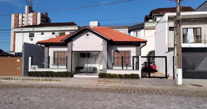 Casa com 4 quartos à venda na Rua Araquari, --, América, Joinville