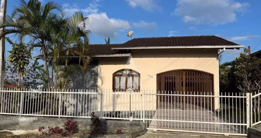 Casa com 3 quartos à venda na Rua Deputado Jota Gonçalves, --, Iririú, Joinville