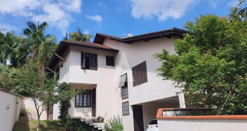Casa com 3 quartos à venda na Rua Iguaçu, --, Santo Antônio, Joinville