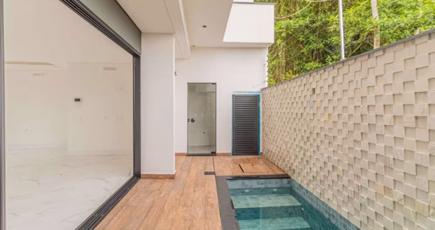 Casa com 3 quartos à venda na Rua Rio Negrinho, --, Saguaçu, Joinville