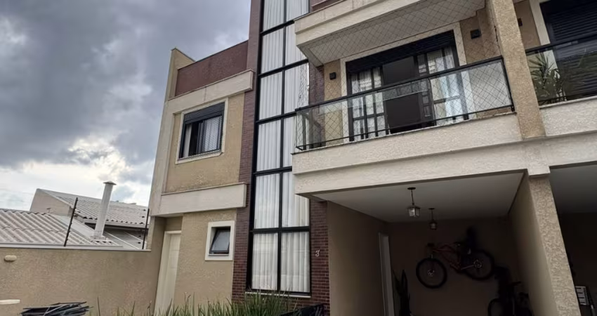 Sobrado com 3 quartos (uma suite) a venda no Xaxim