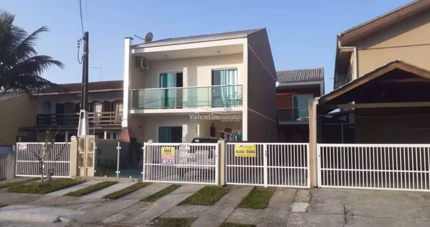 Casa com 3 quartos para alugar na Rua Arpoador, 174, Shangri-lá, Pontal do Paraná