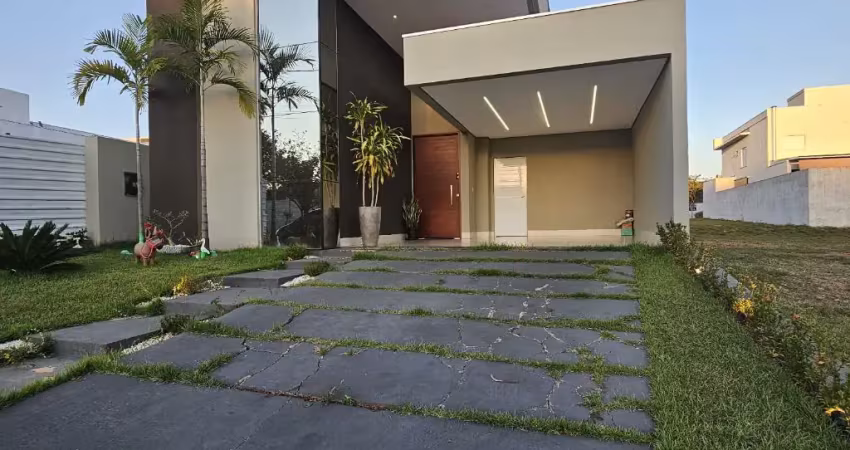 Vende - se linda casa com piscina no condomínio belvedere ii