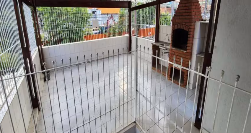 Casa sobrado à venda de 3 dormitórios e 2 vagas no limão