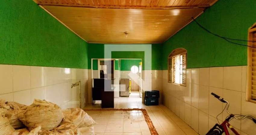 Casa à Venda - Vila Constança , 2 Quartos,  240 m2